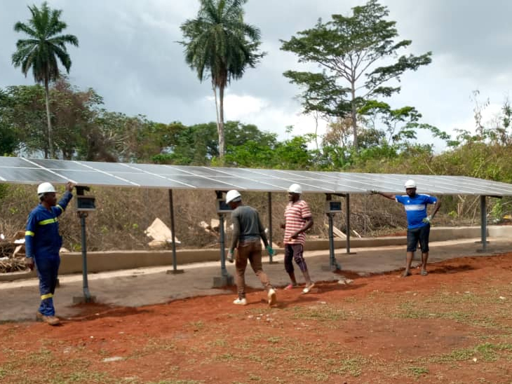 Kifani cha Mfumo wa Jua usio na gridi ya 10KW Kamerun